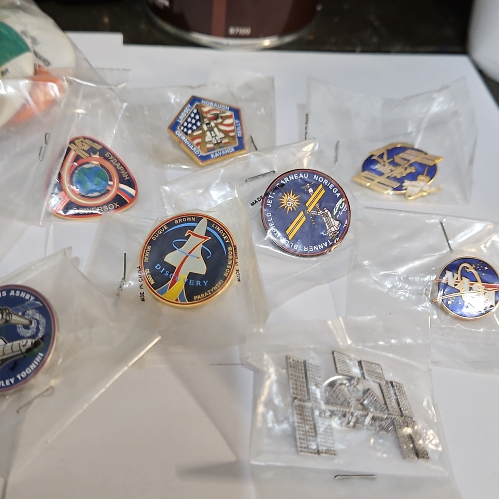 Nasa Pins Collection - Picture 7 of 7